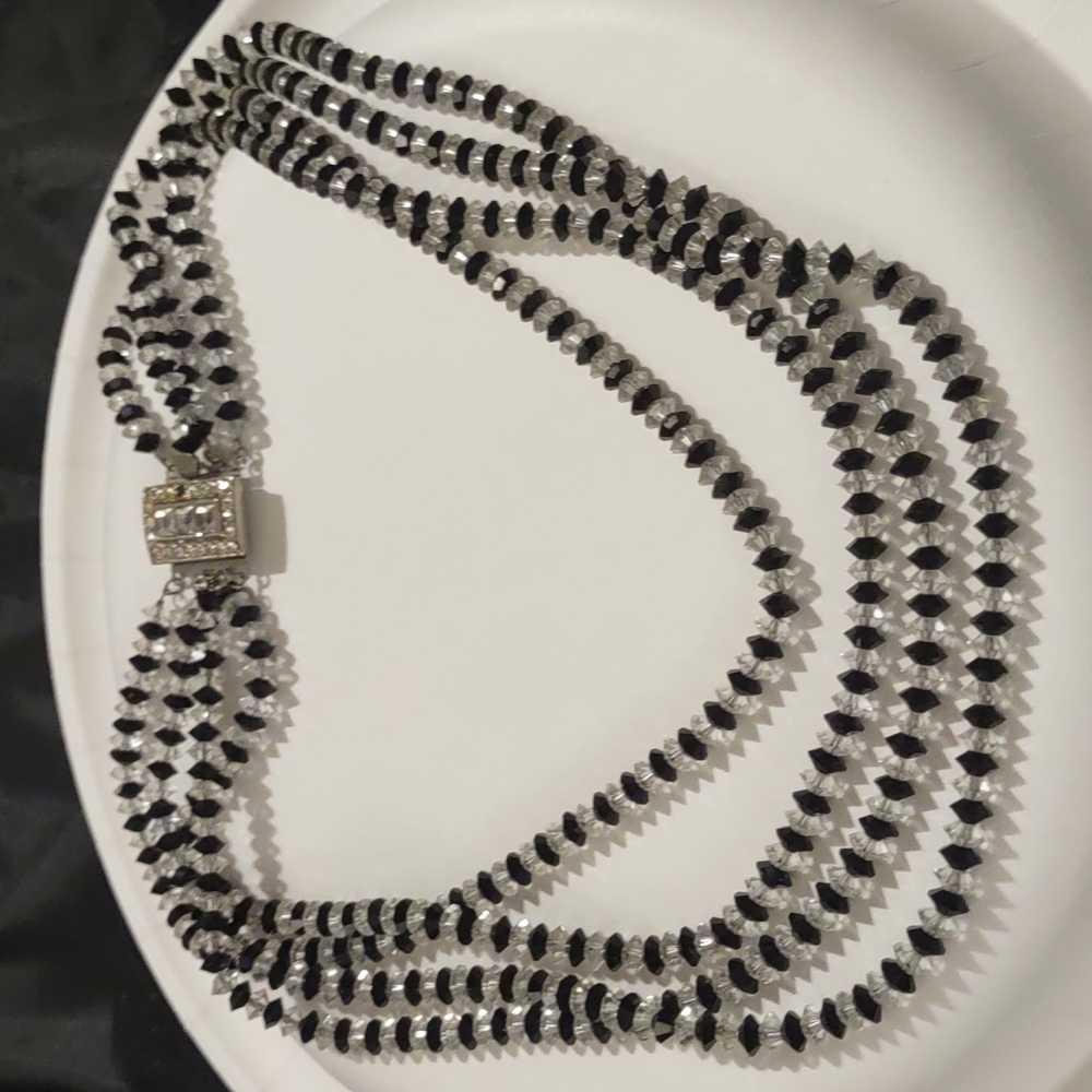 ANTIQUE CIRCA 1940 4 ROWS OF GLASS BEADS WITH RHINESTONE CLASP